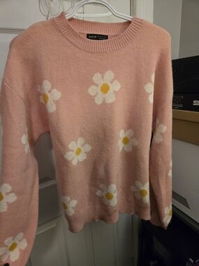 SHEIN Pink Daisy Crewneck Sweater with Yellow Centers